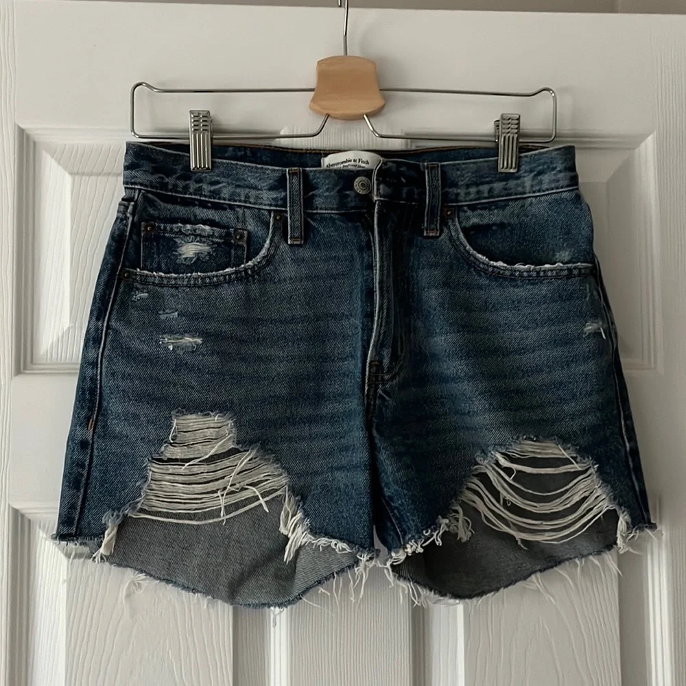 Abercrombie & Fitch Mid Rise Boyfriend Short